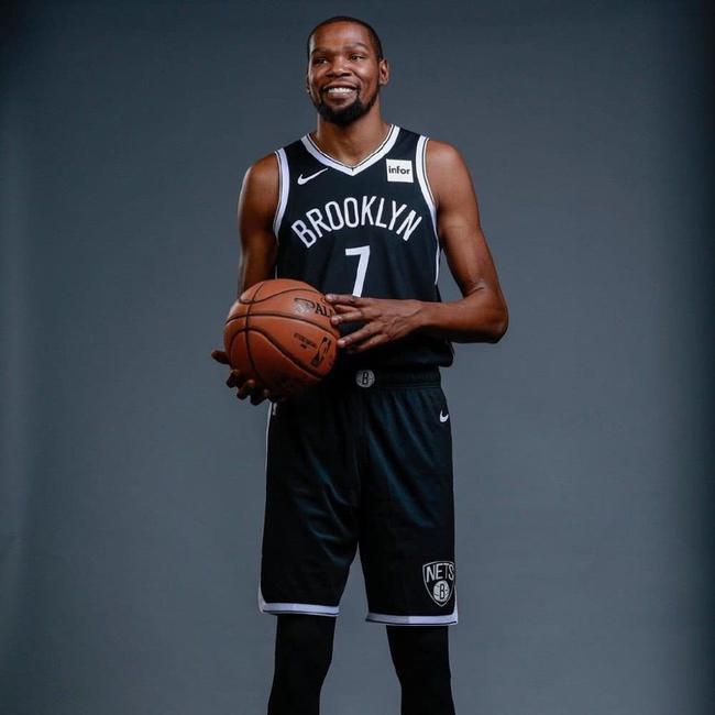 足坛为之震 足坛为之震