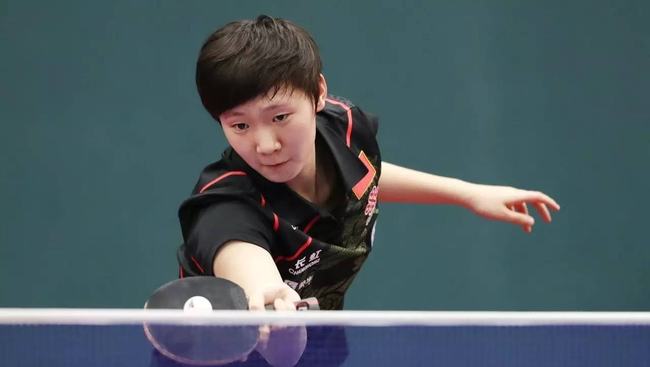 中超转会市场：广州队签下新前锋,（中超转会快讯：广州队完成新前锋签约）